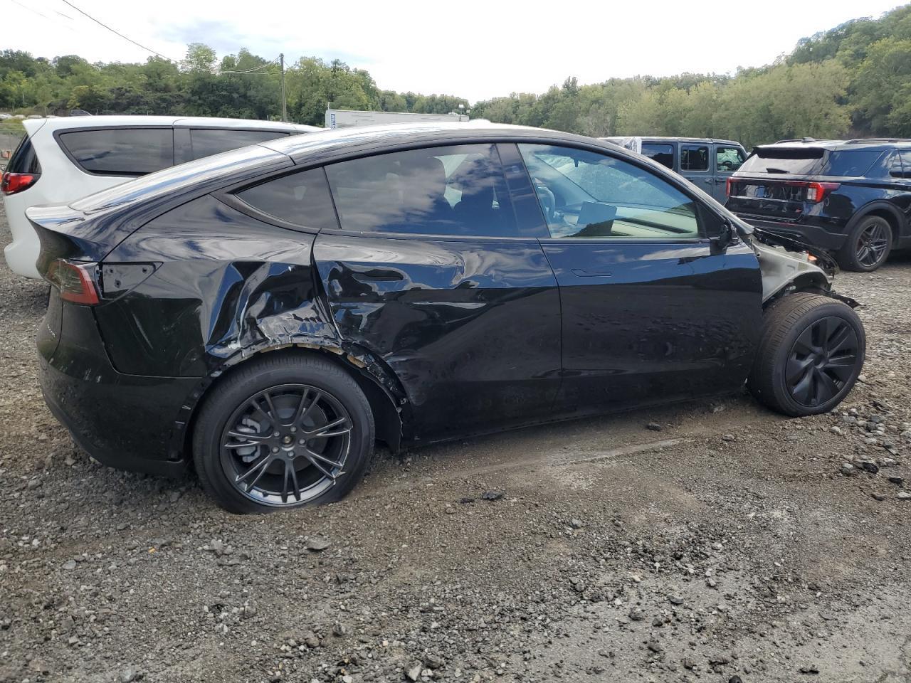 2025 TESLA MODEL Y