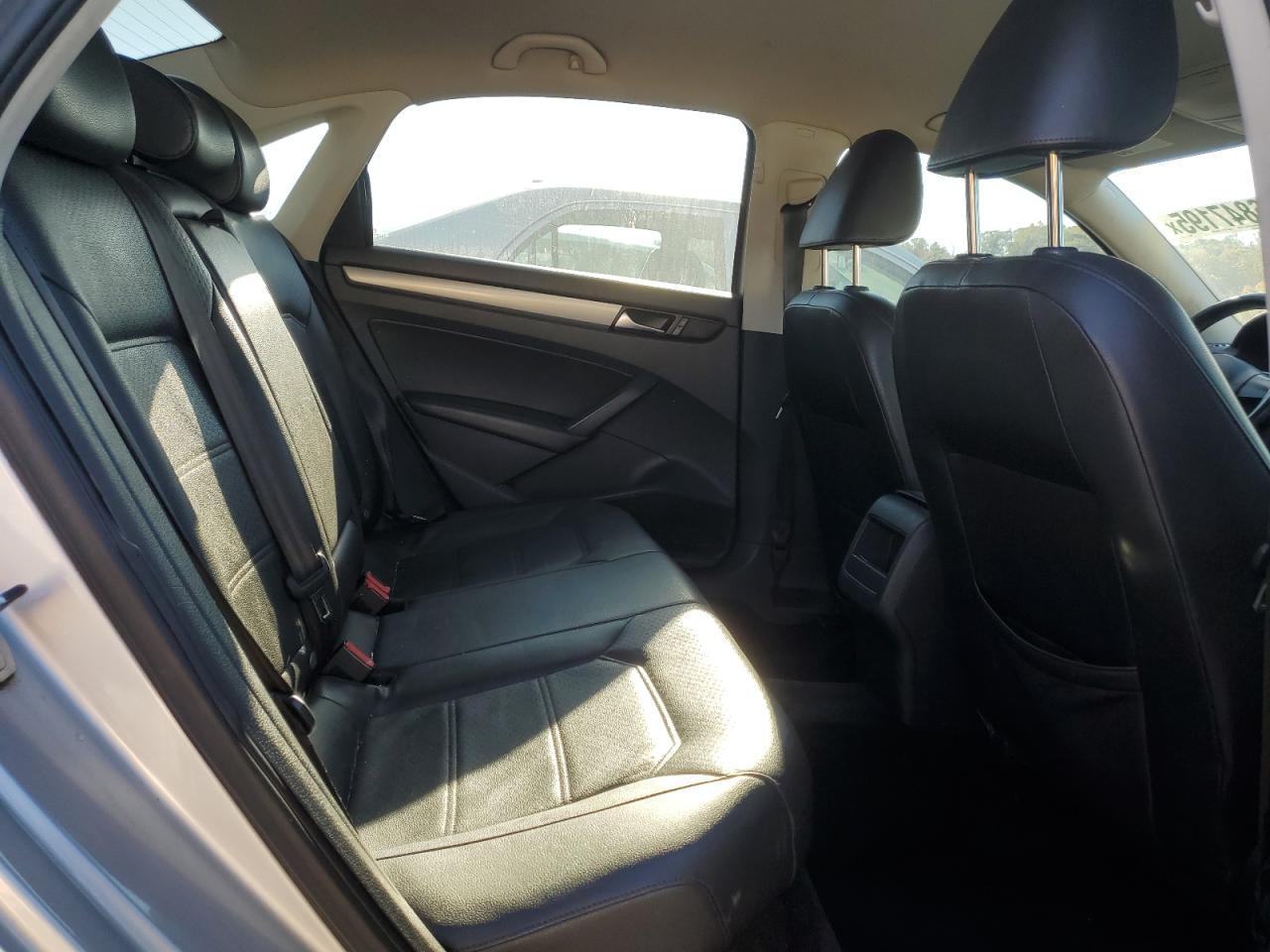 2015 VOLKSWAGEN Passat