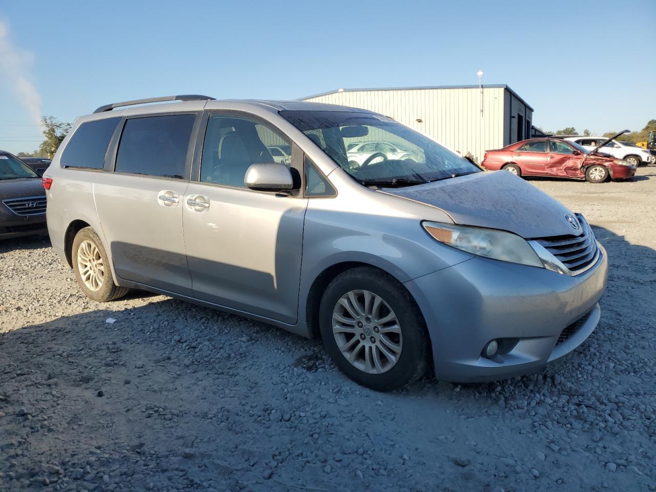 2015 TOYOTA SIENNA