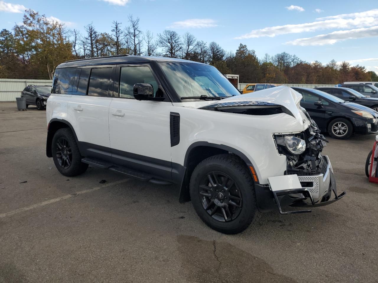 2024 LAND ROVER Defender