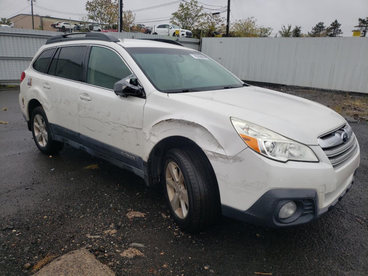 2013 SUBARU Outback
