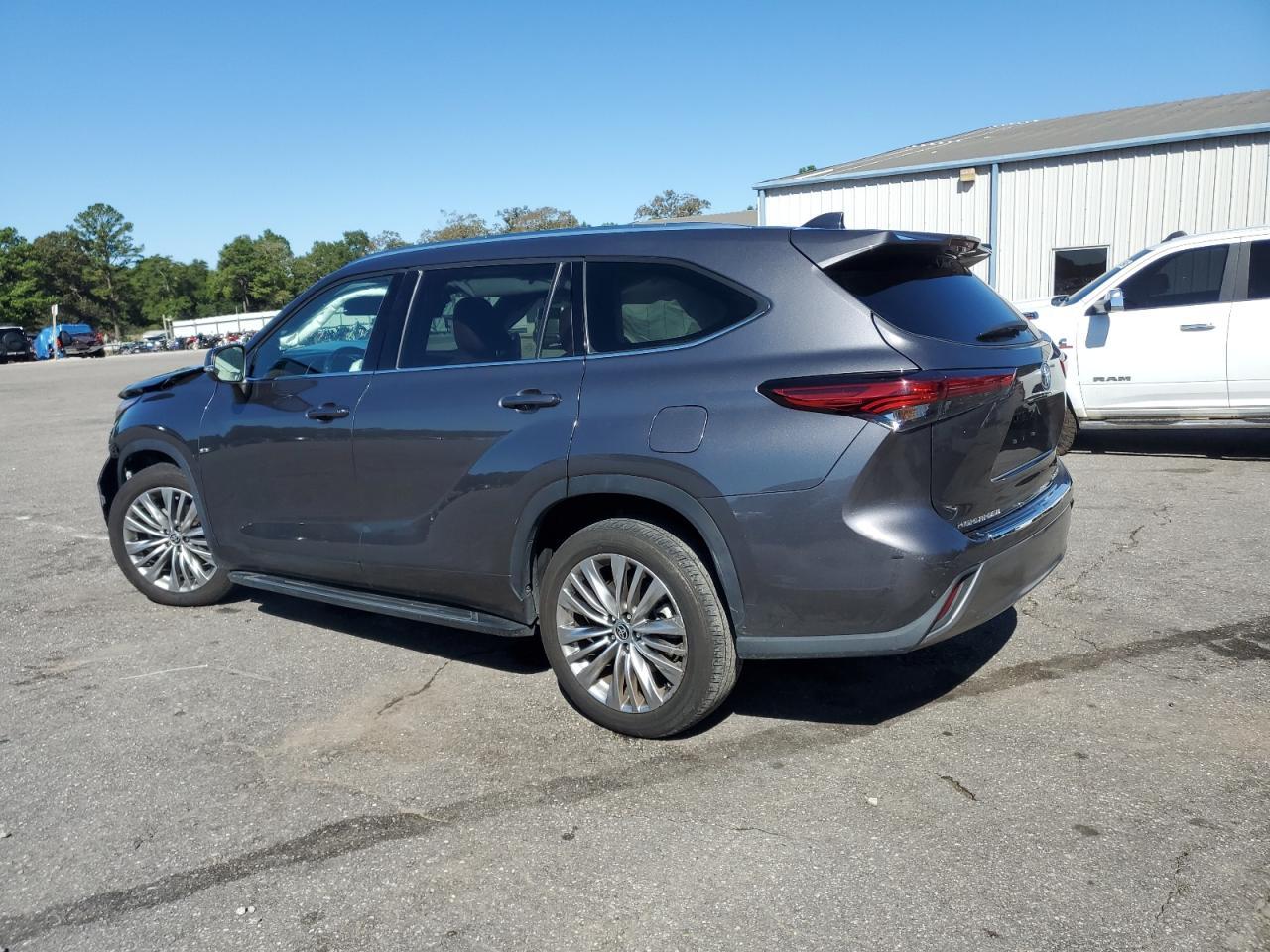 2022 TOYOTA HIGHLANDER