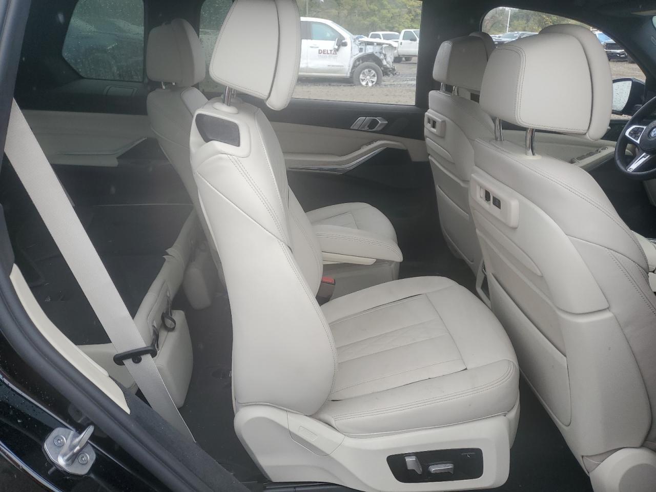 2022 BMW X7