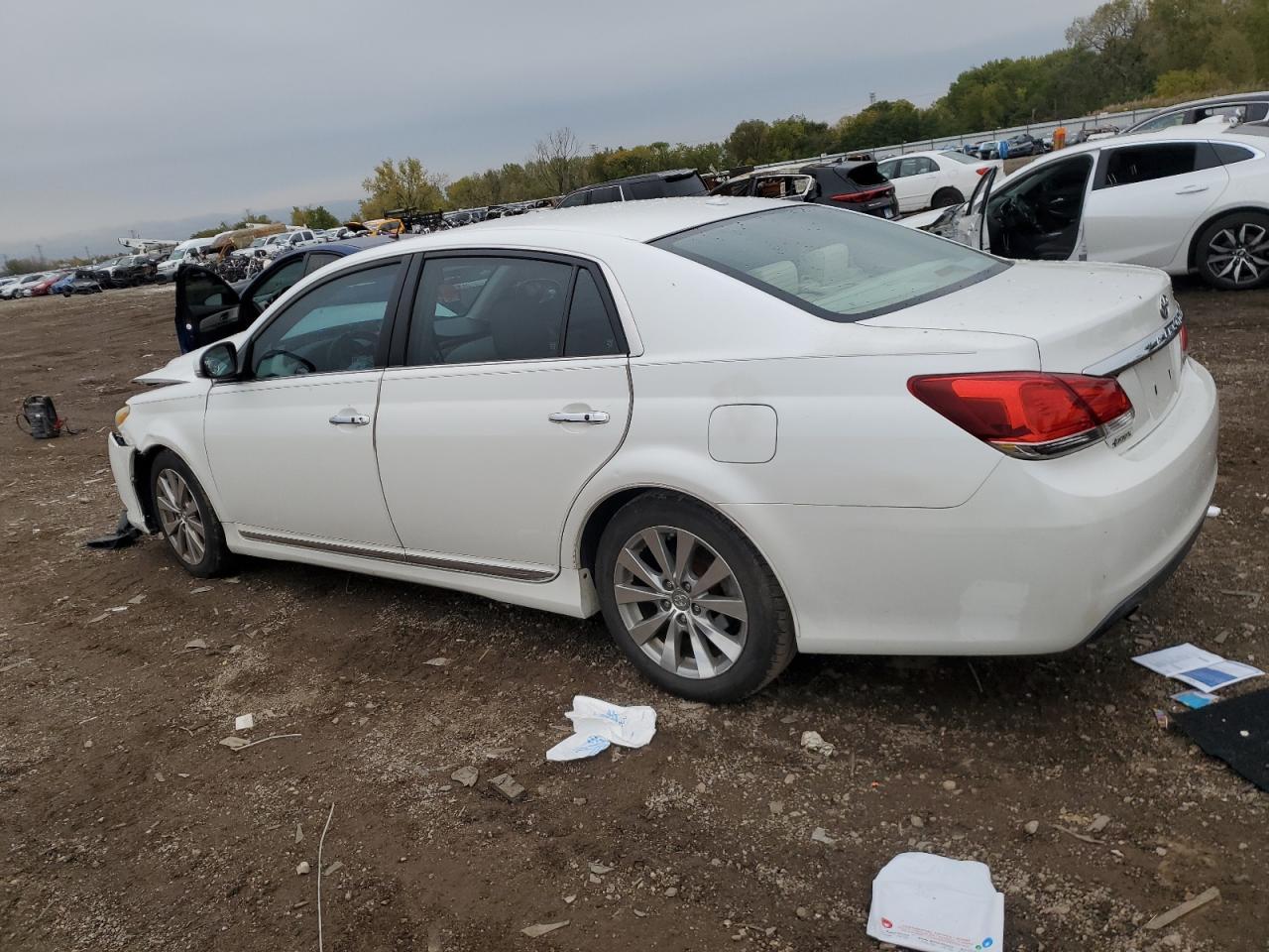 2011 TOYOTA Avalon
