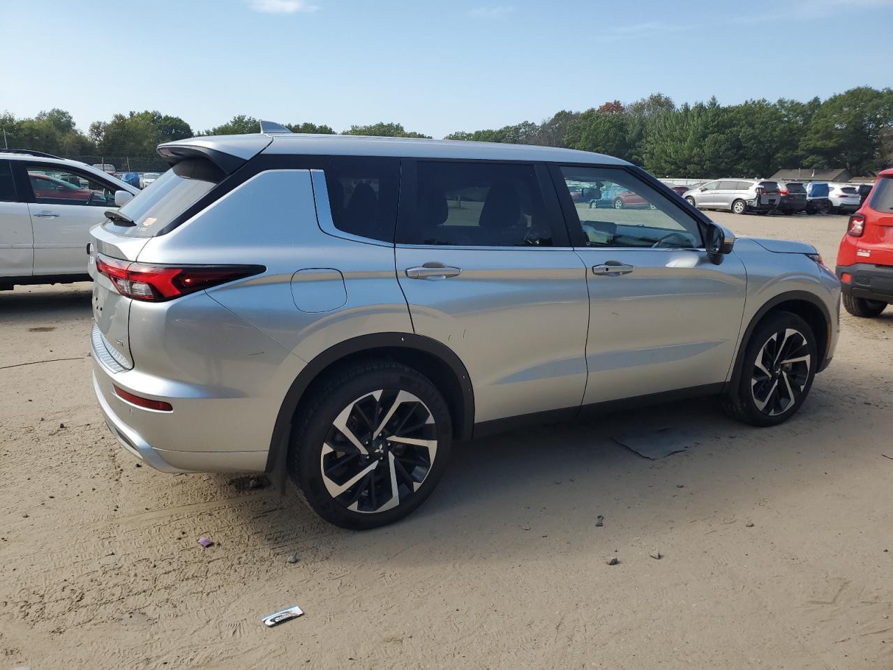 2023 MITSUBISHI outlander