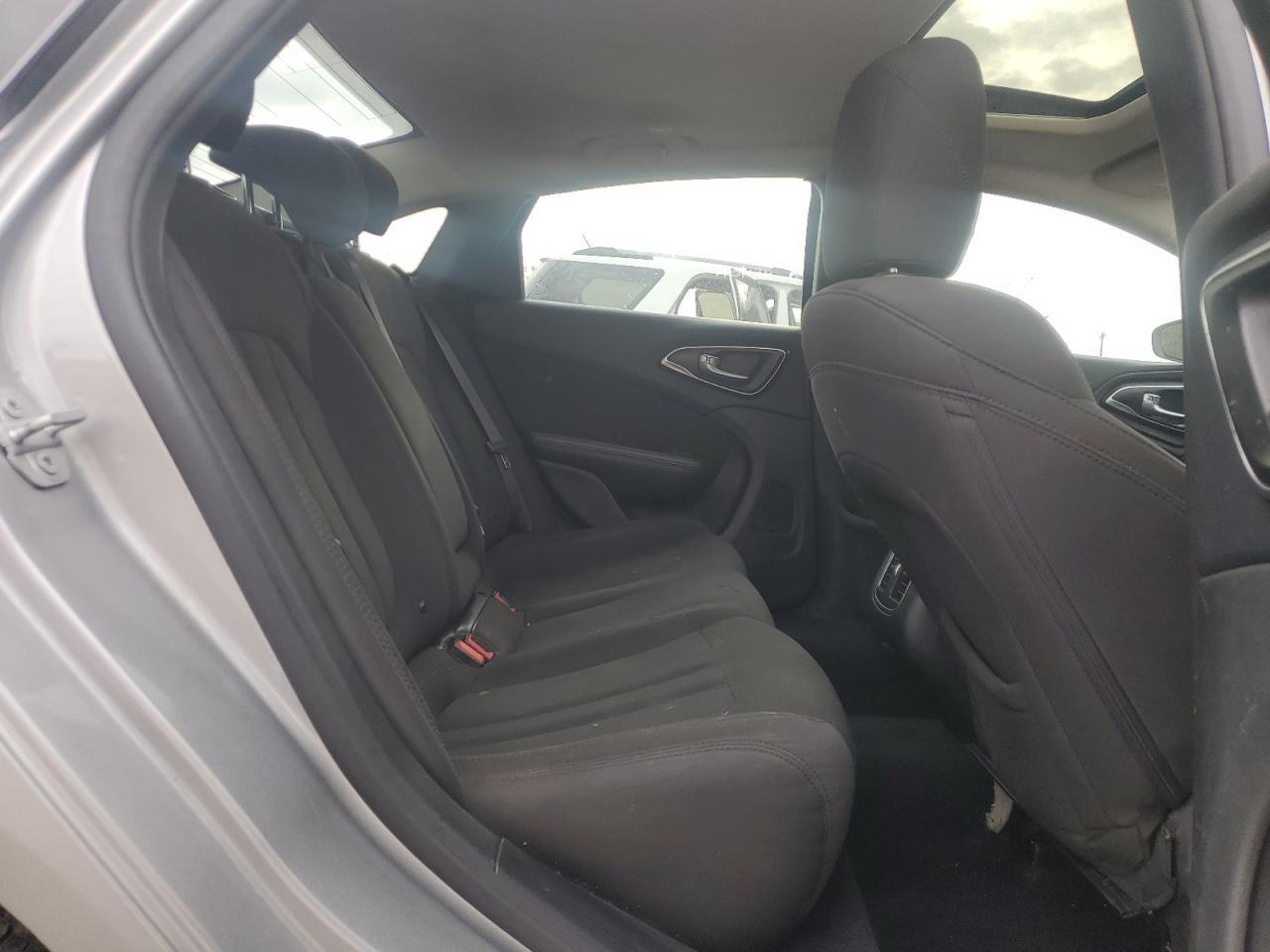 2016 CHRYSLER 200