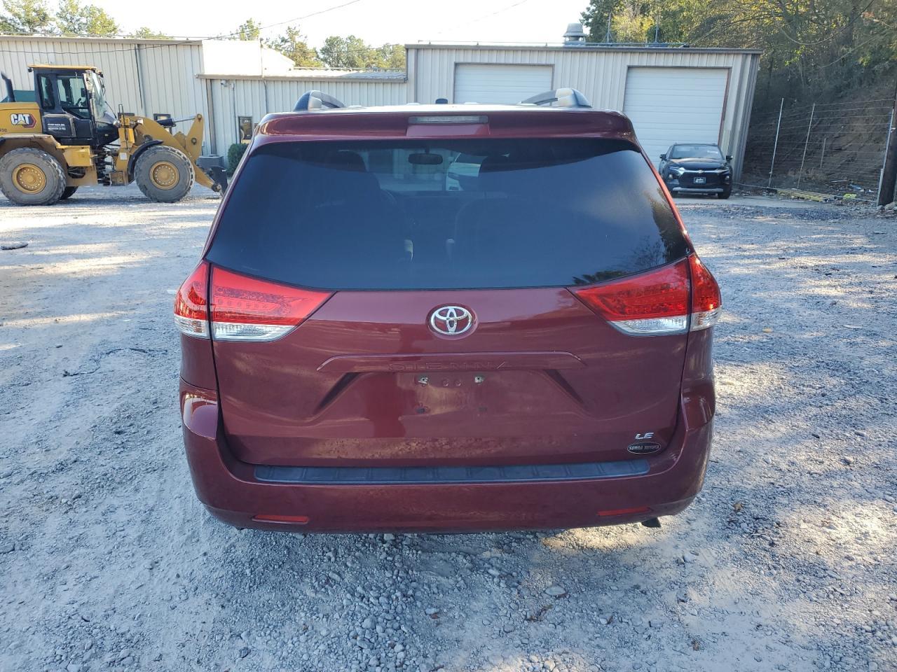 2011 TOYOTA SIENNA