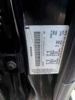 2002 VOLVO V70