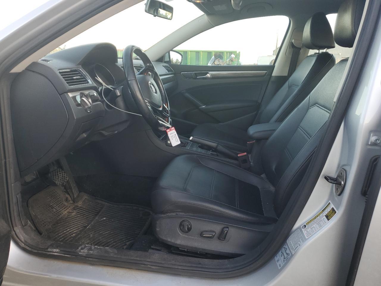 2017 VOLKSWAGEN Passat