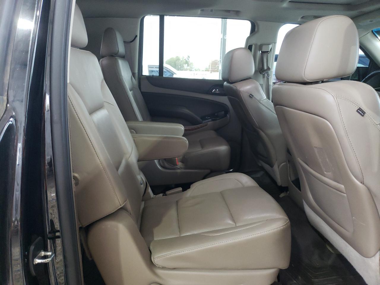2016 CHEVROLET Suburban