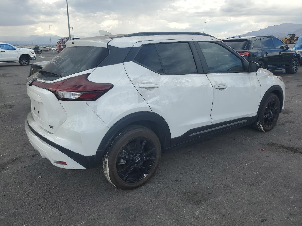 2023 NISSAN KICKS