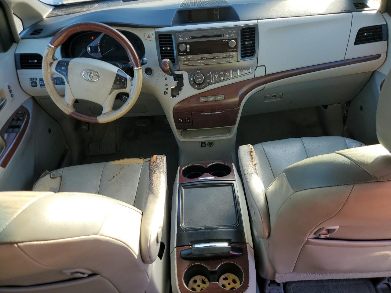 2013 TOYOTA SIENNA