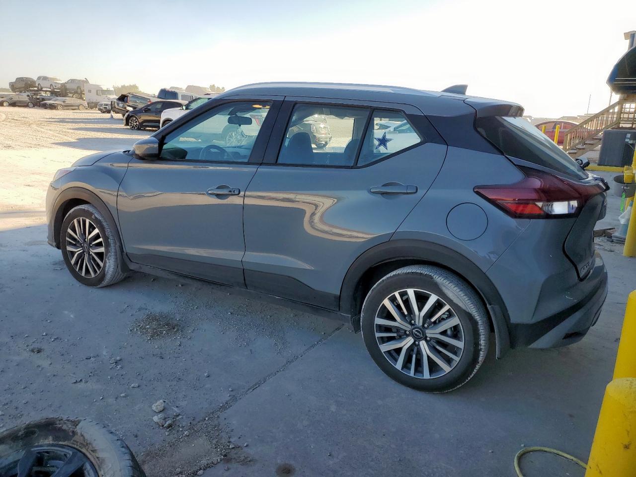 2024 NISSAN KICKS
