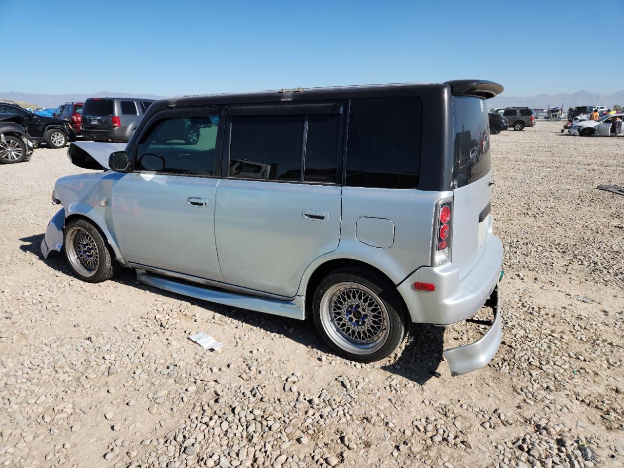 2004 TOYOTA SCION