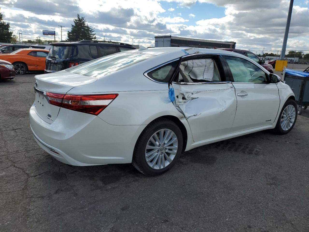 2014 TOYOTA Avalon