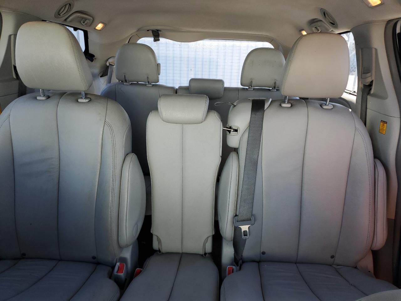 2013 TOYOTA SIENNA