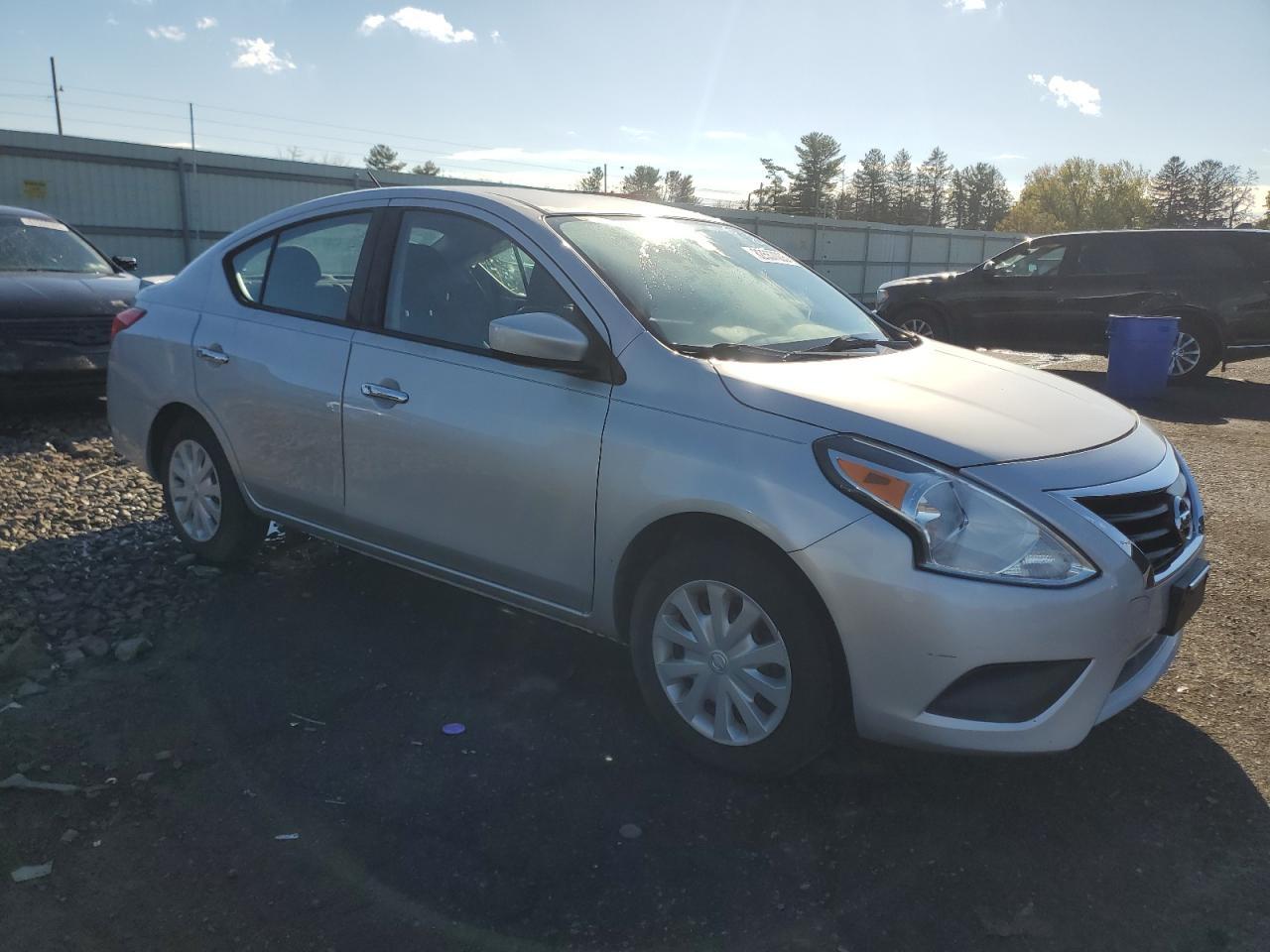 2017 NISSAN VERSA