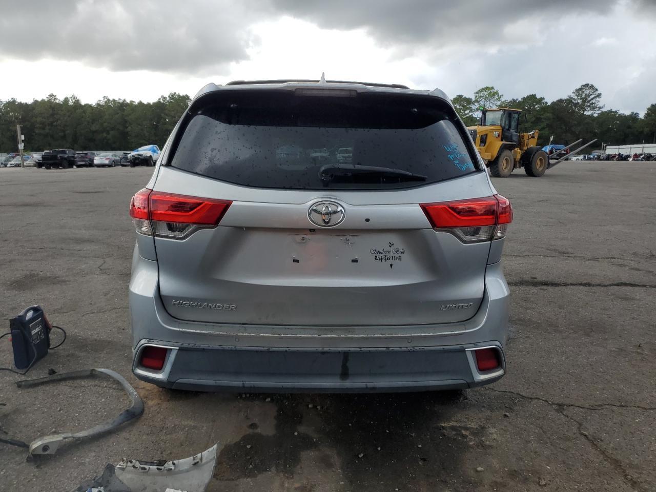 2017 TOYOTA HIGHLANDER