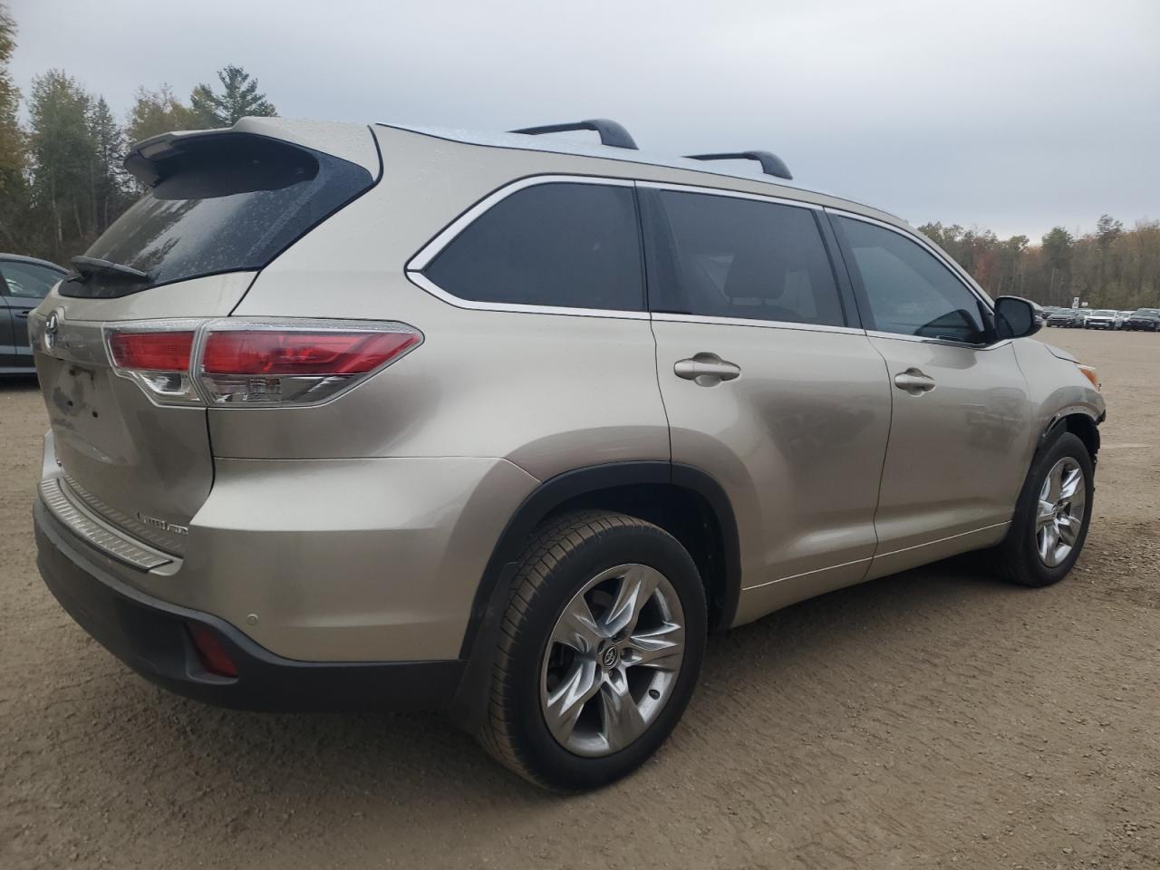2016 TOYOTA HIGHLANDER
