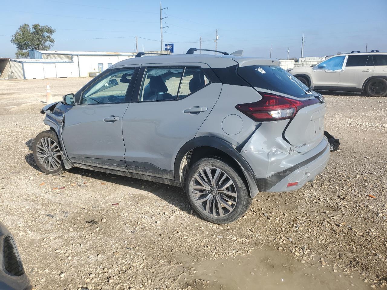 2023 NISSAN KICKS