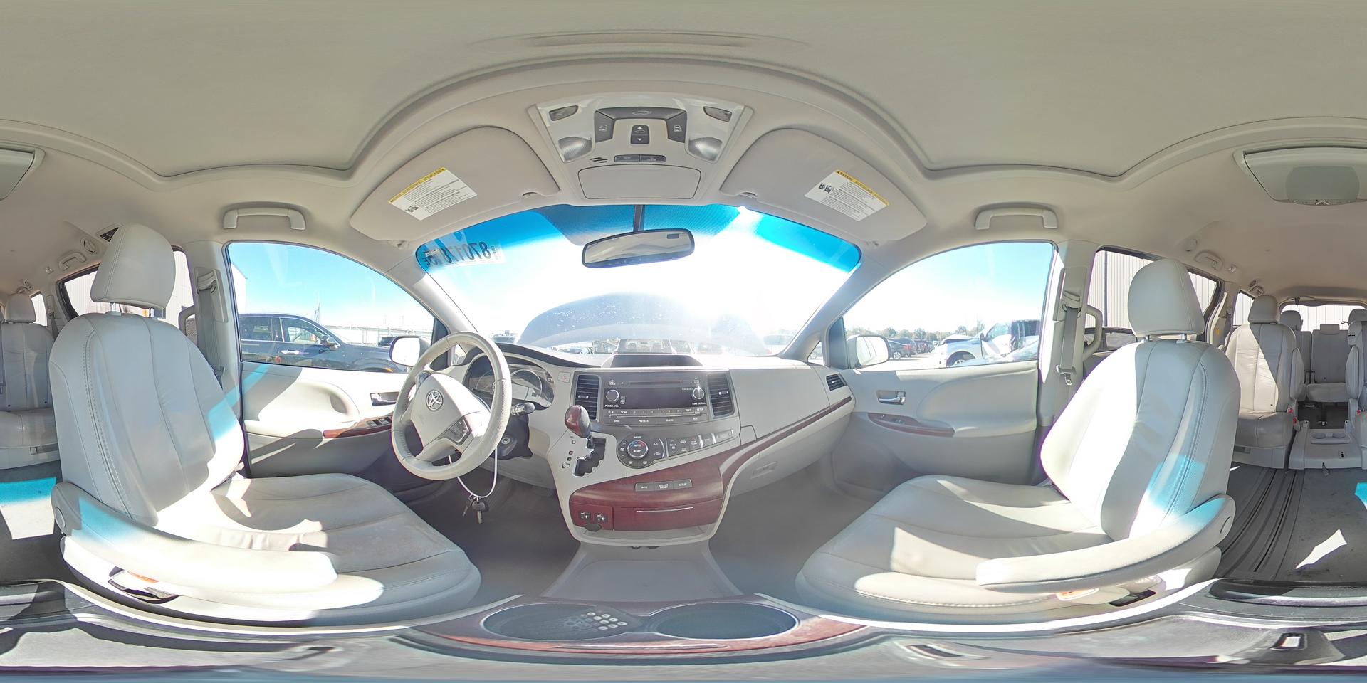 2012 TOYOTA SIENNA