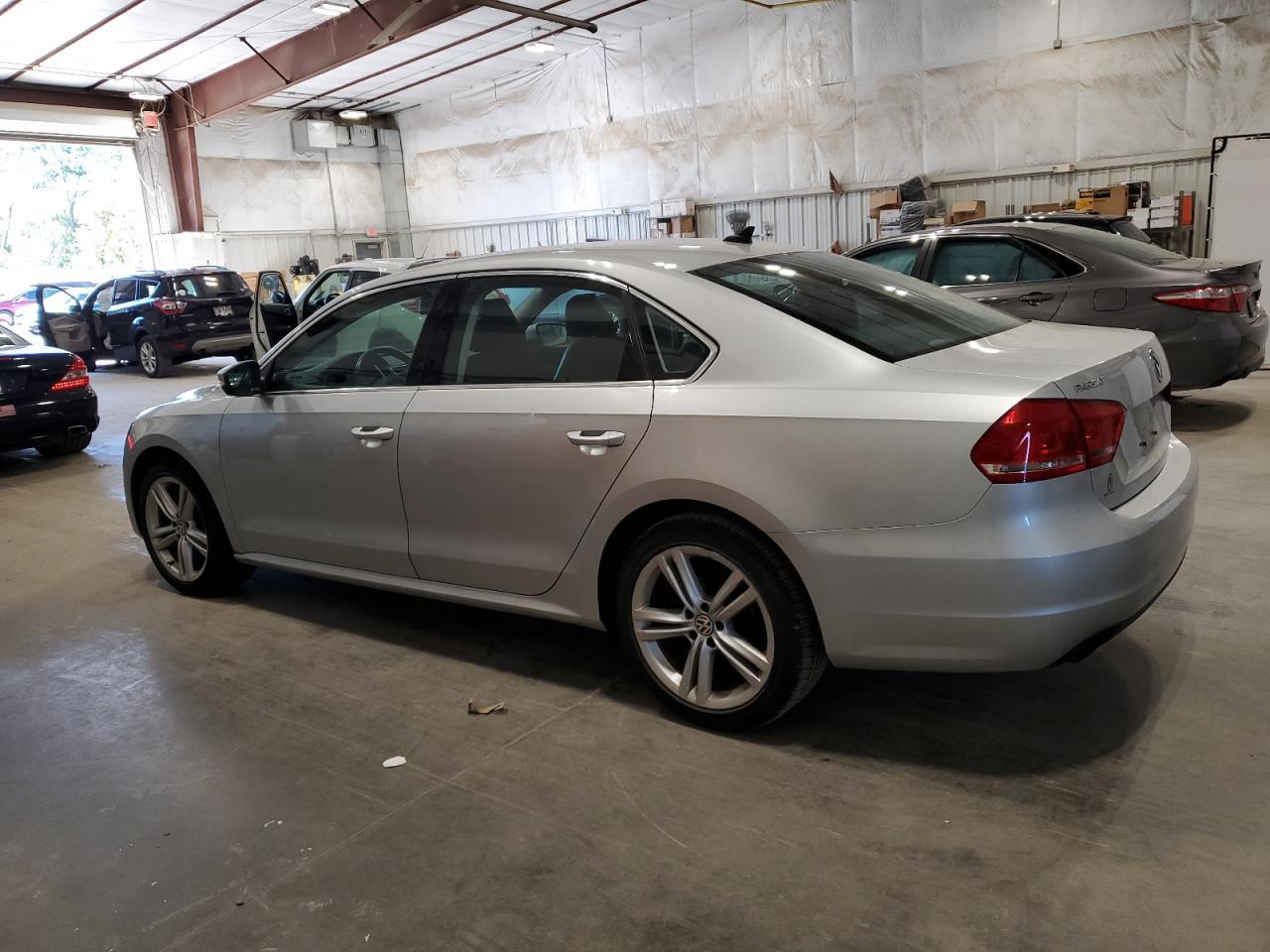 2014 VOLKSWAGEN Passat