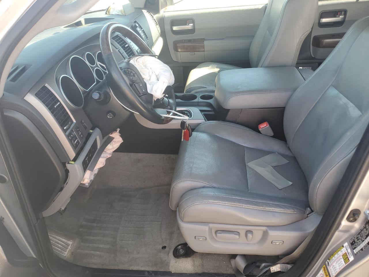 2010 TOYOTA Sequoia