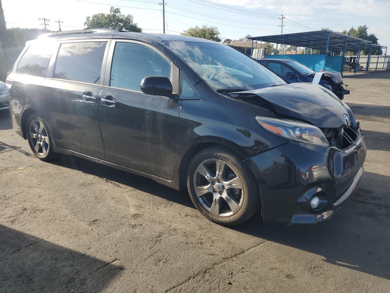2017 TOYOTA SIENNA