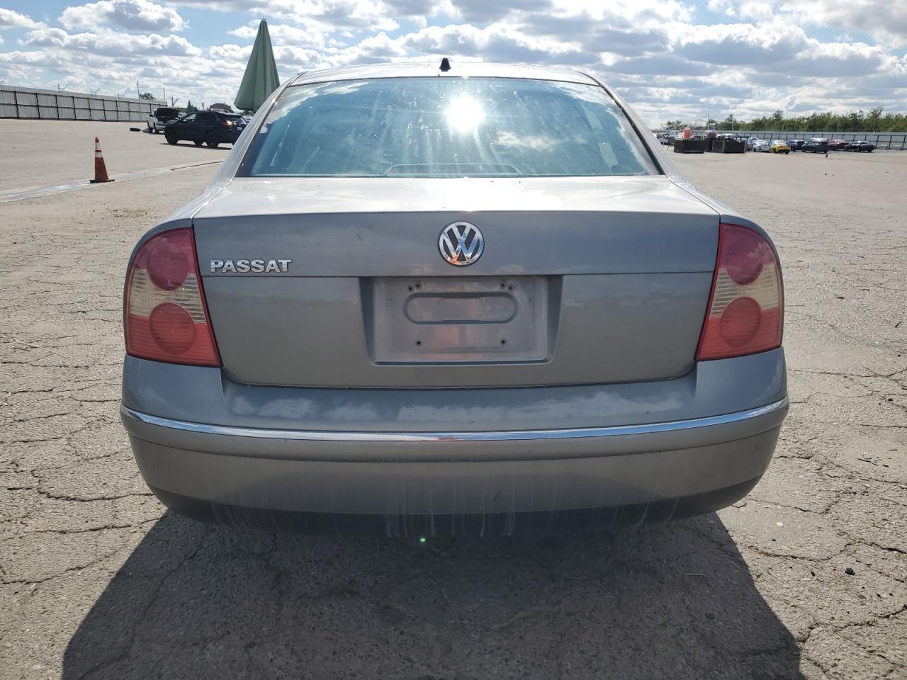 2003 VOLKSWAGEN Passat