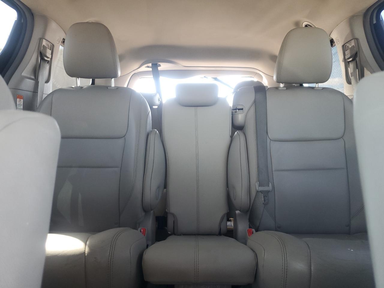 2015 TOYOTA SIENNA