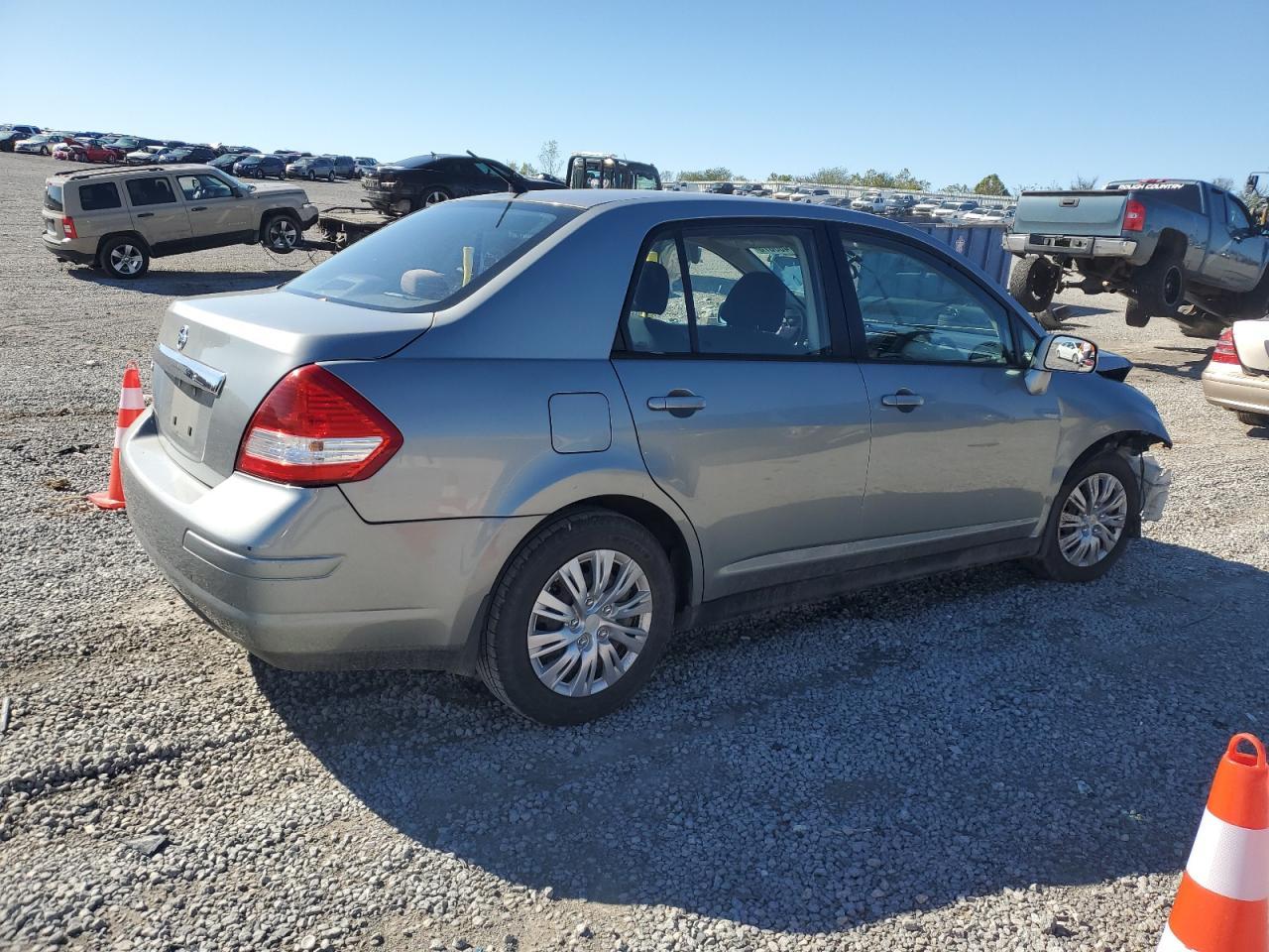 2011 NISSAN VERSA