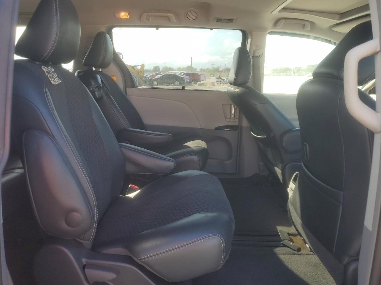 2014 TOYOTA SIENNA