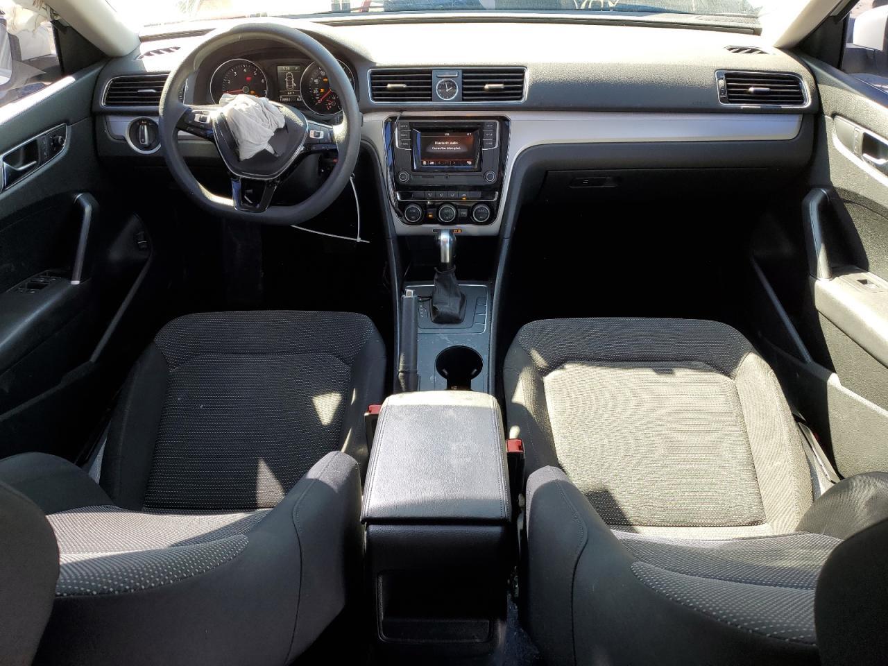 2016 VOLKSWAGEN Passat