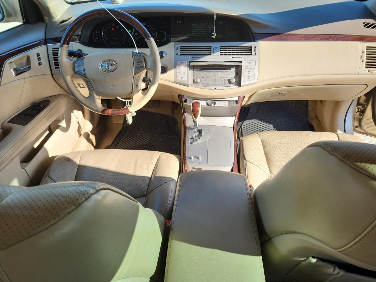 2010 TOYOTA Avalon