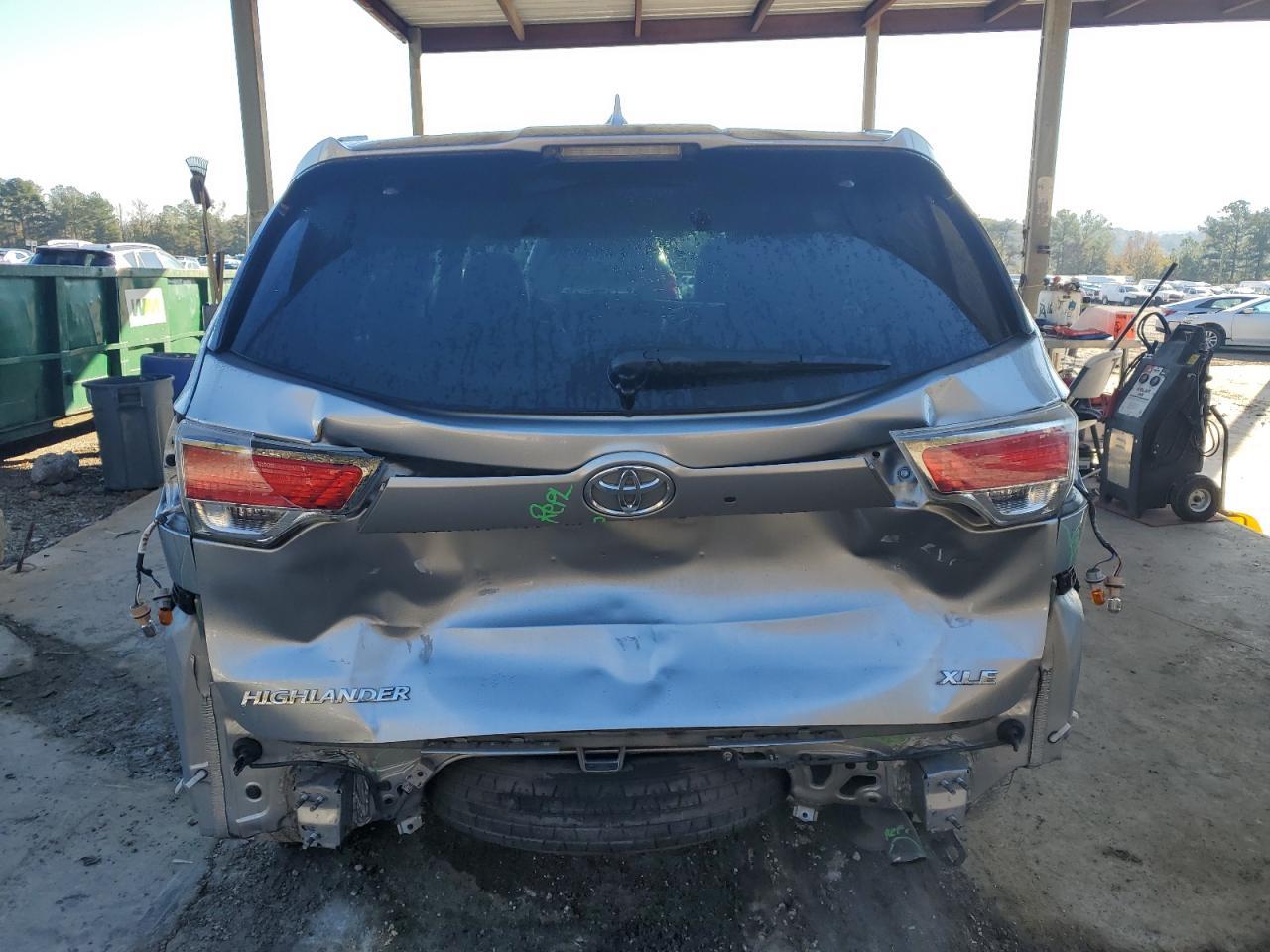 2016 TOYOTA HIGHLANDER