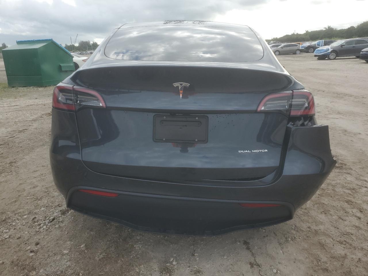 2025 TESLA MODEL Y