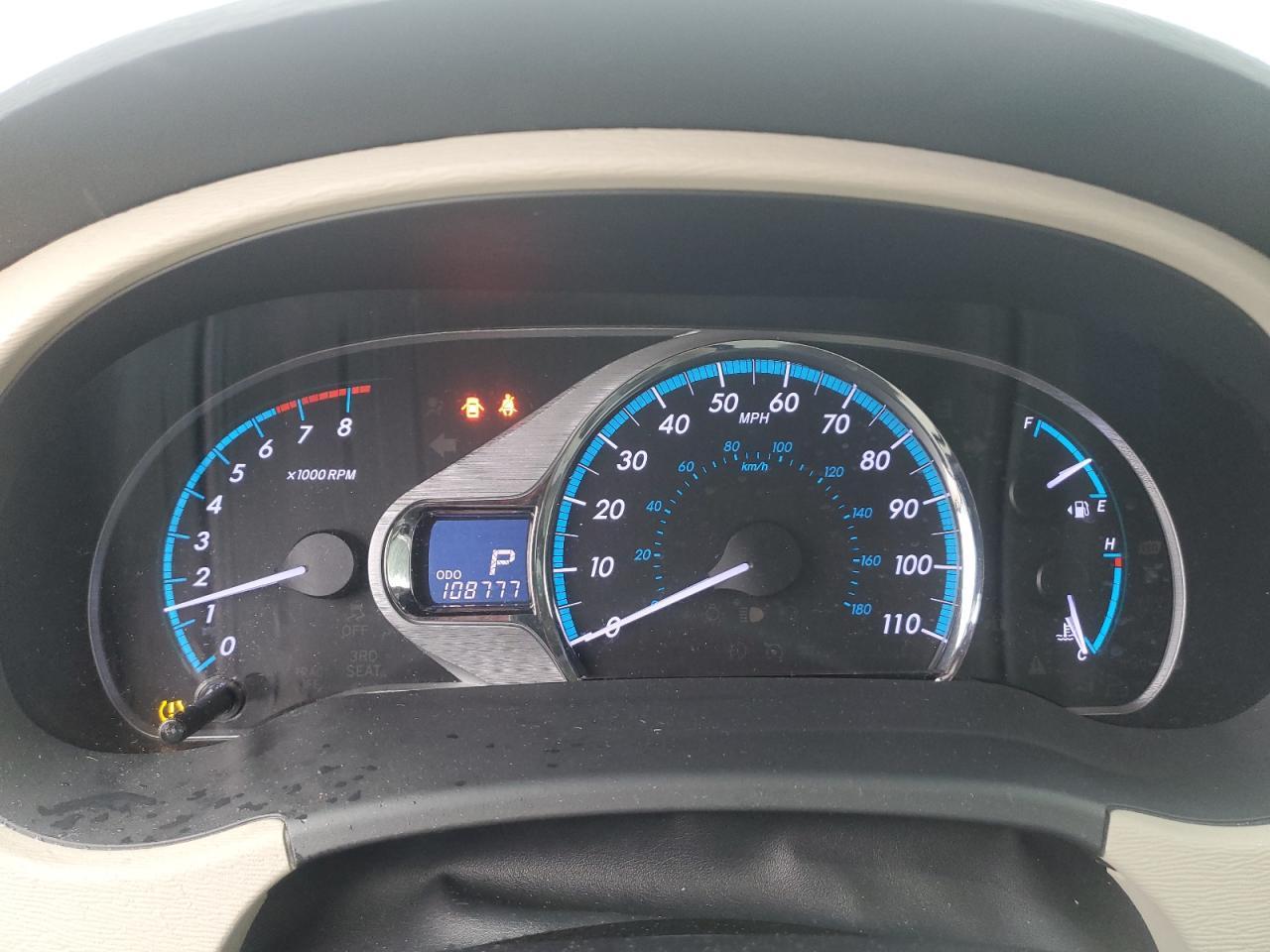 2011 TOYOTA SIENNA