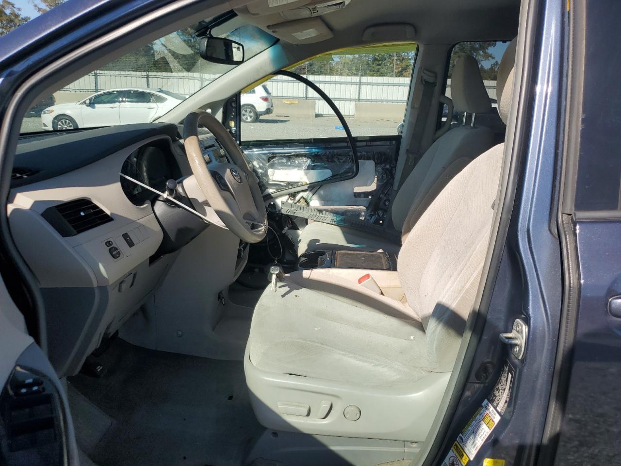 2013 TOYOTA SIENNA