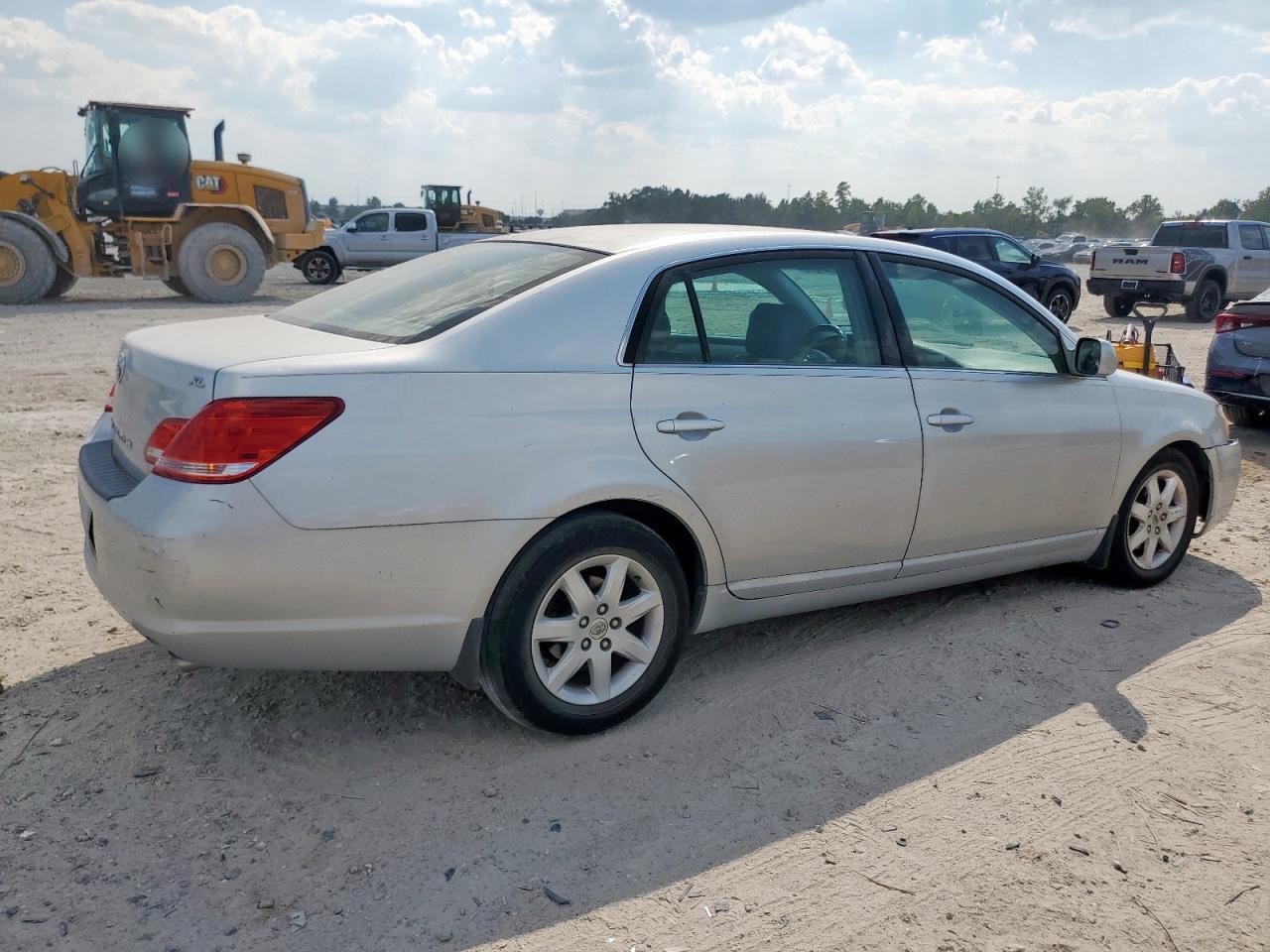 2005 TOYOTA Avalon