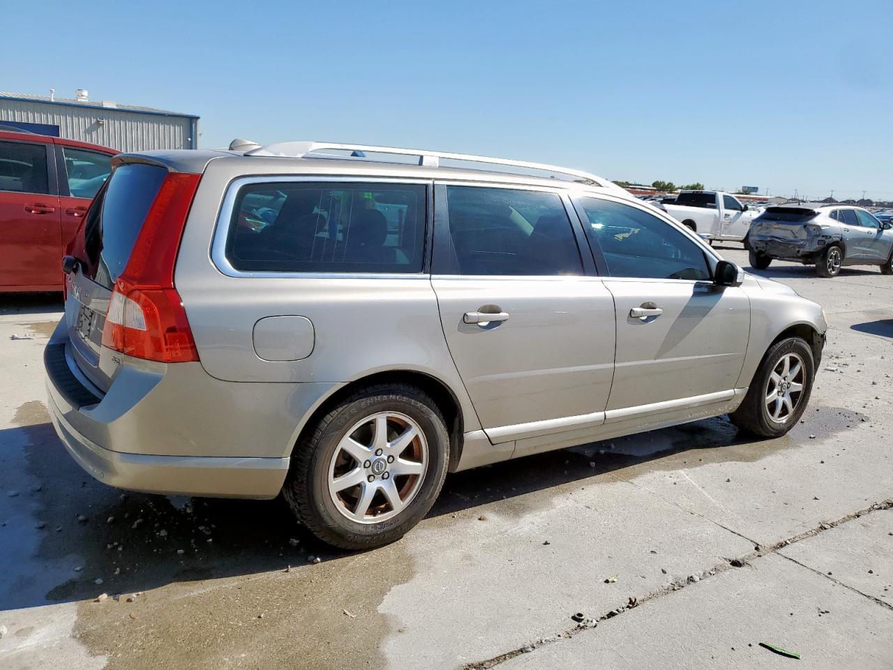 2008 VOLVO V70