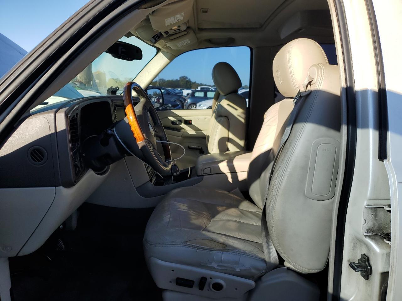 2004 CADILLAC ESCALADE
