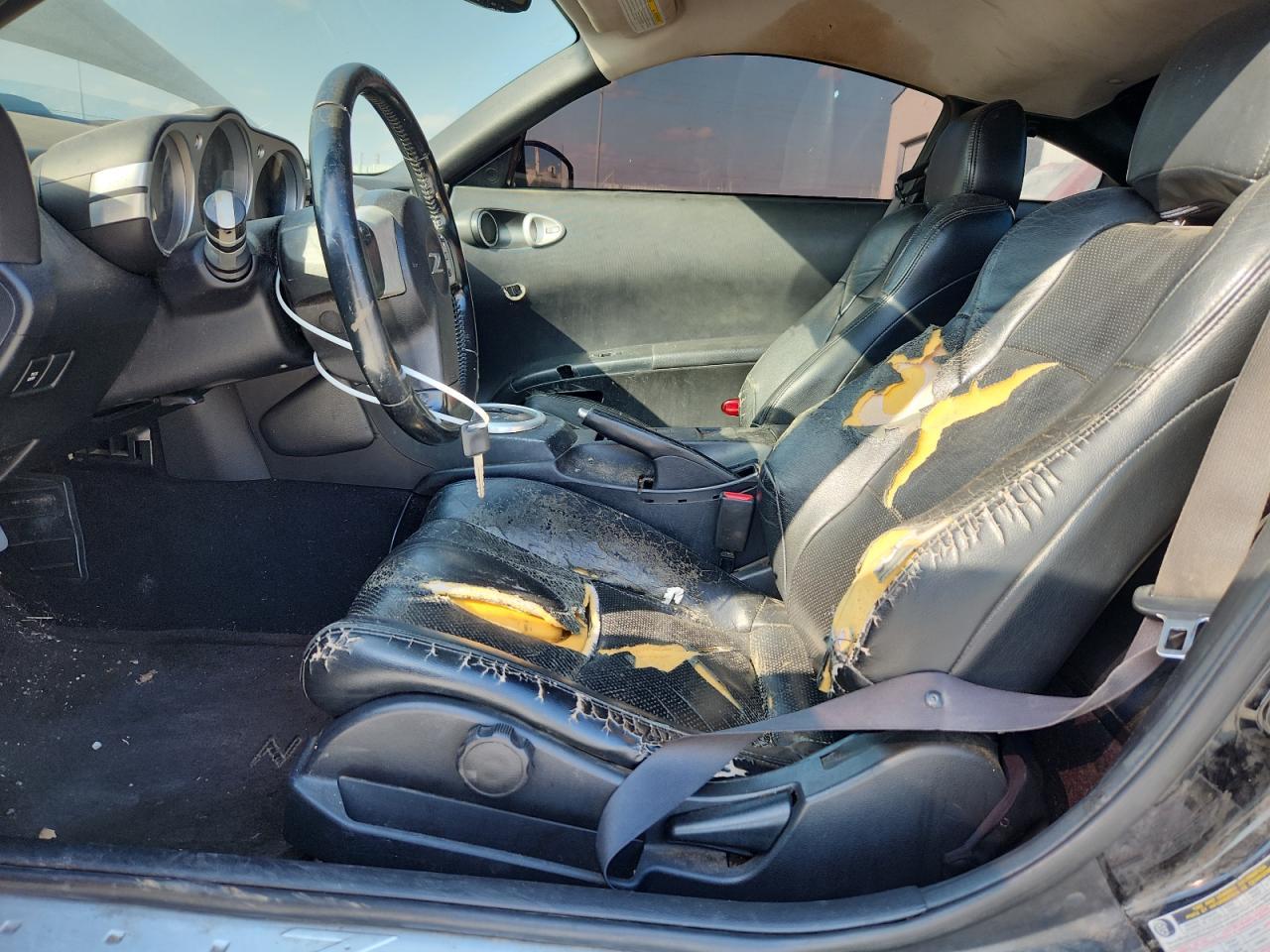 2004 NISSAN Z