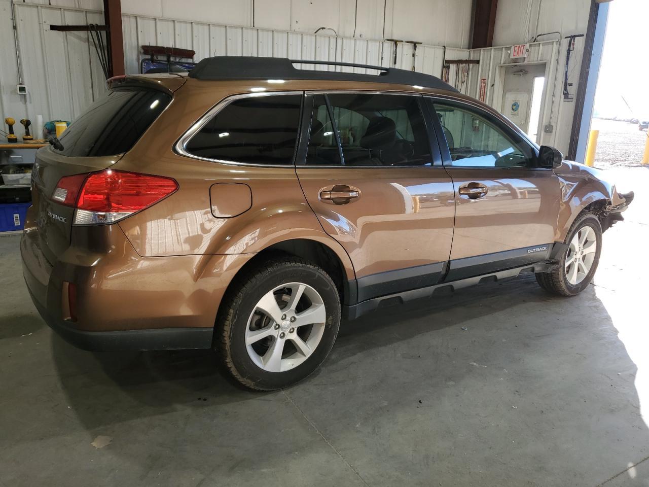 2013 SUBARU Outback