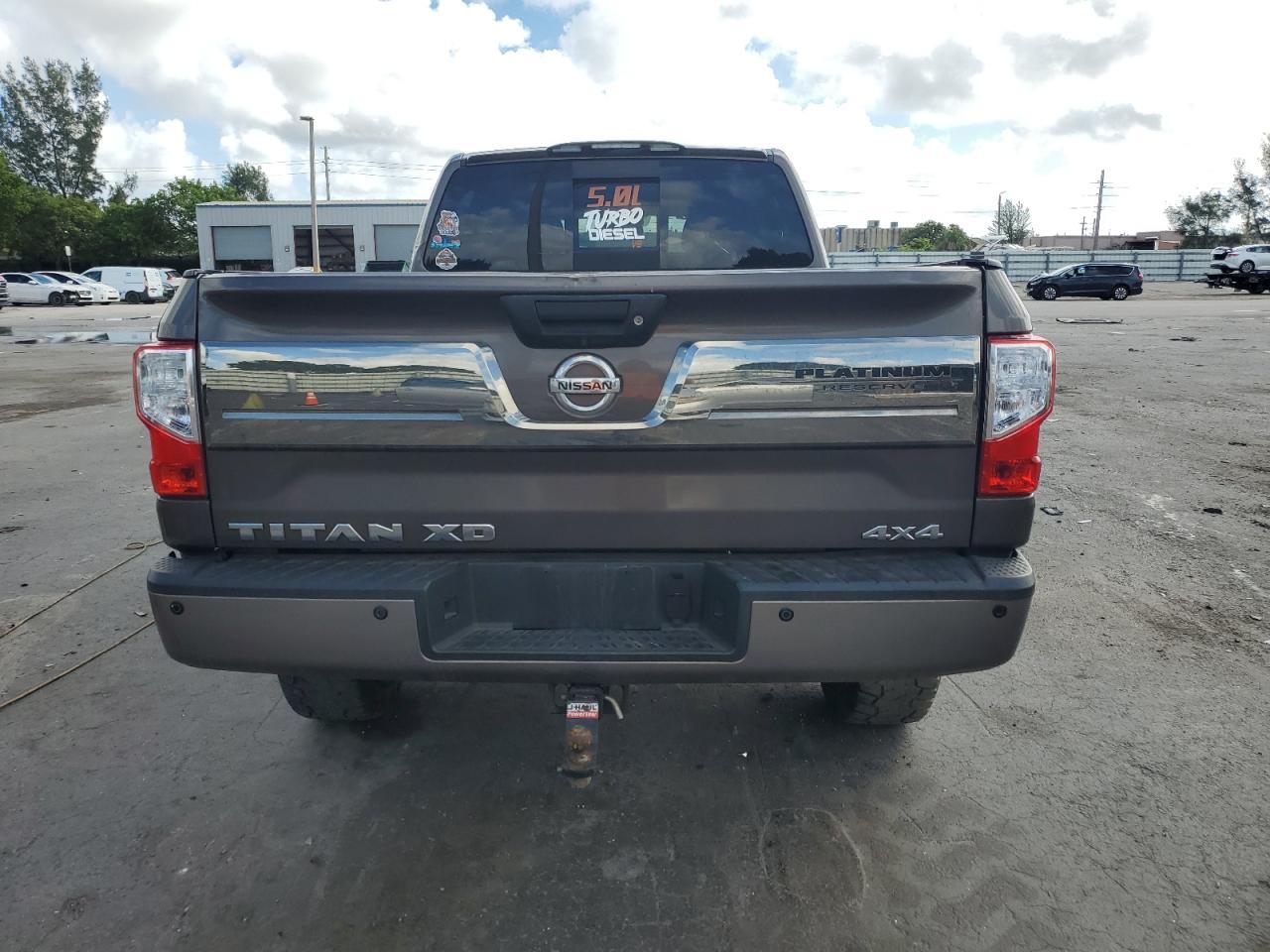 2016 NISSAN Titan