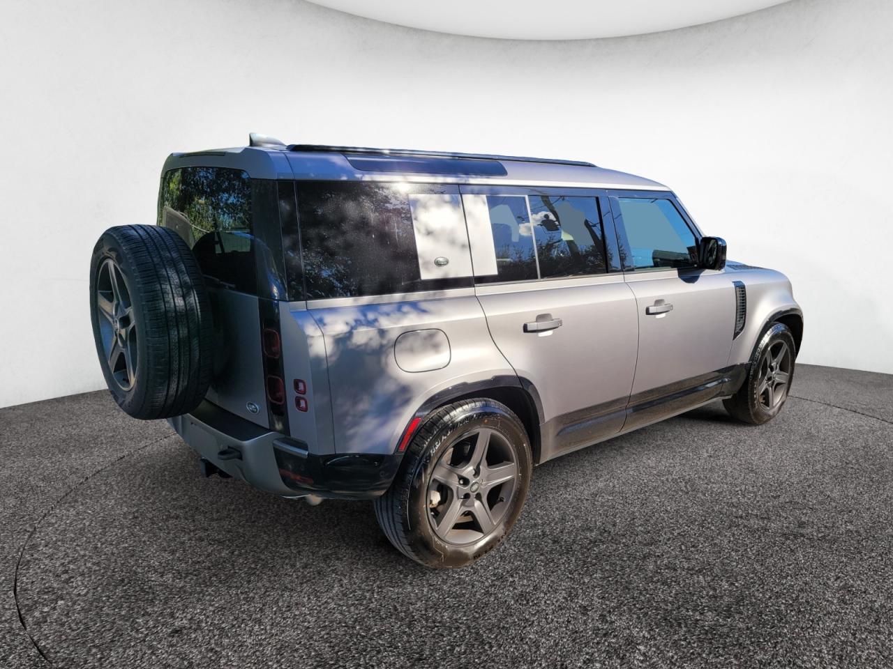 2022 LAND ROVER Defender