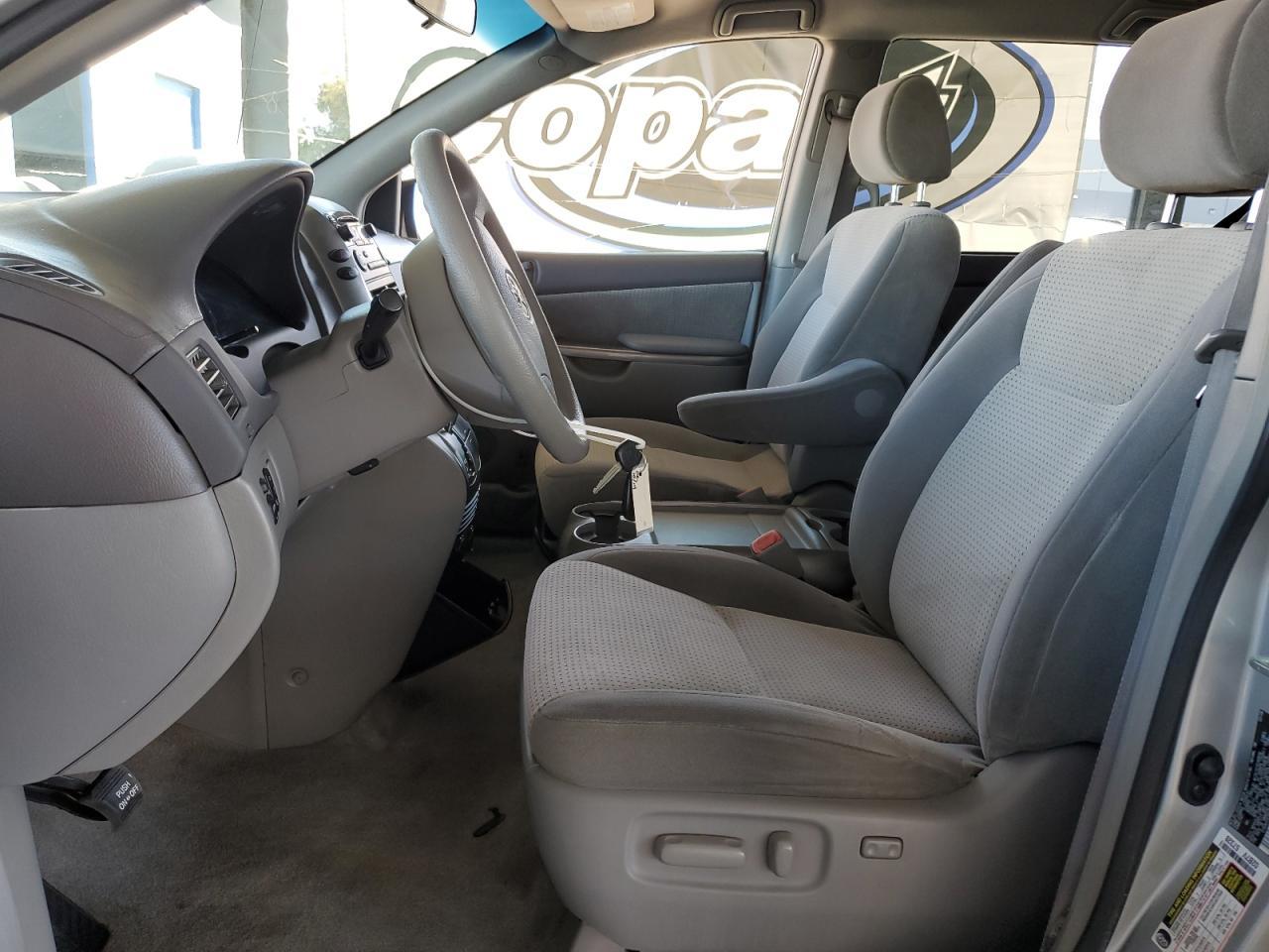 2008 TOYOTA SIENNA