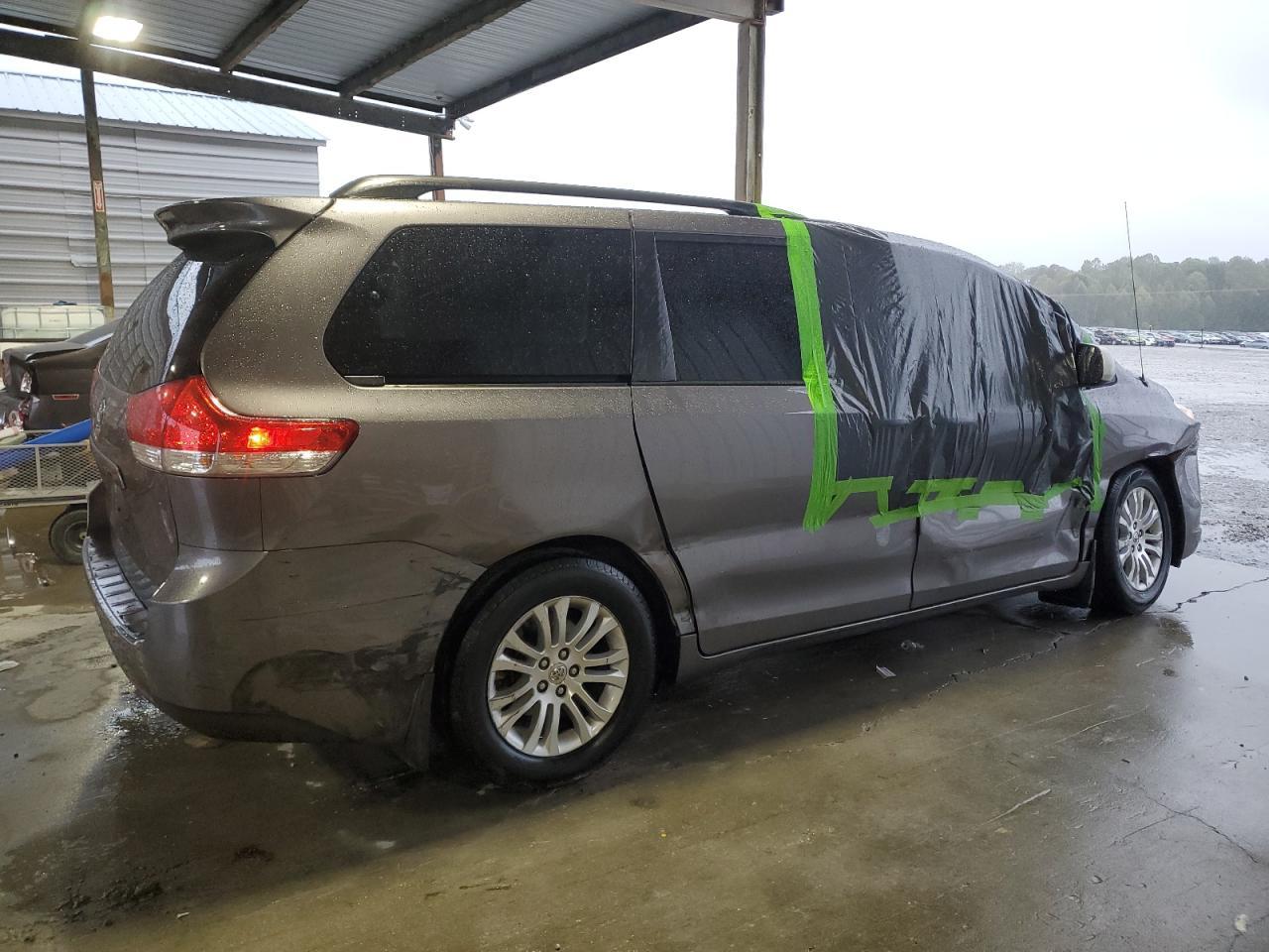 2014 TOYOTA SIENNA