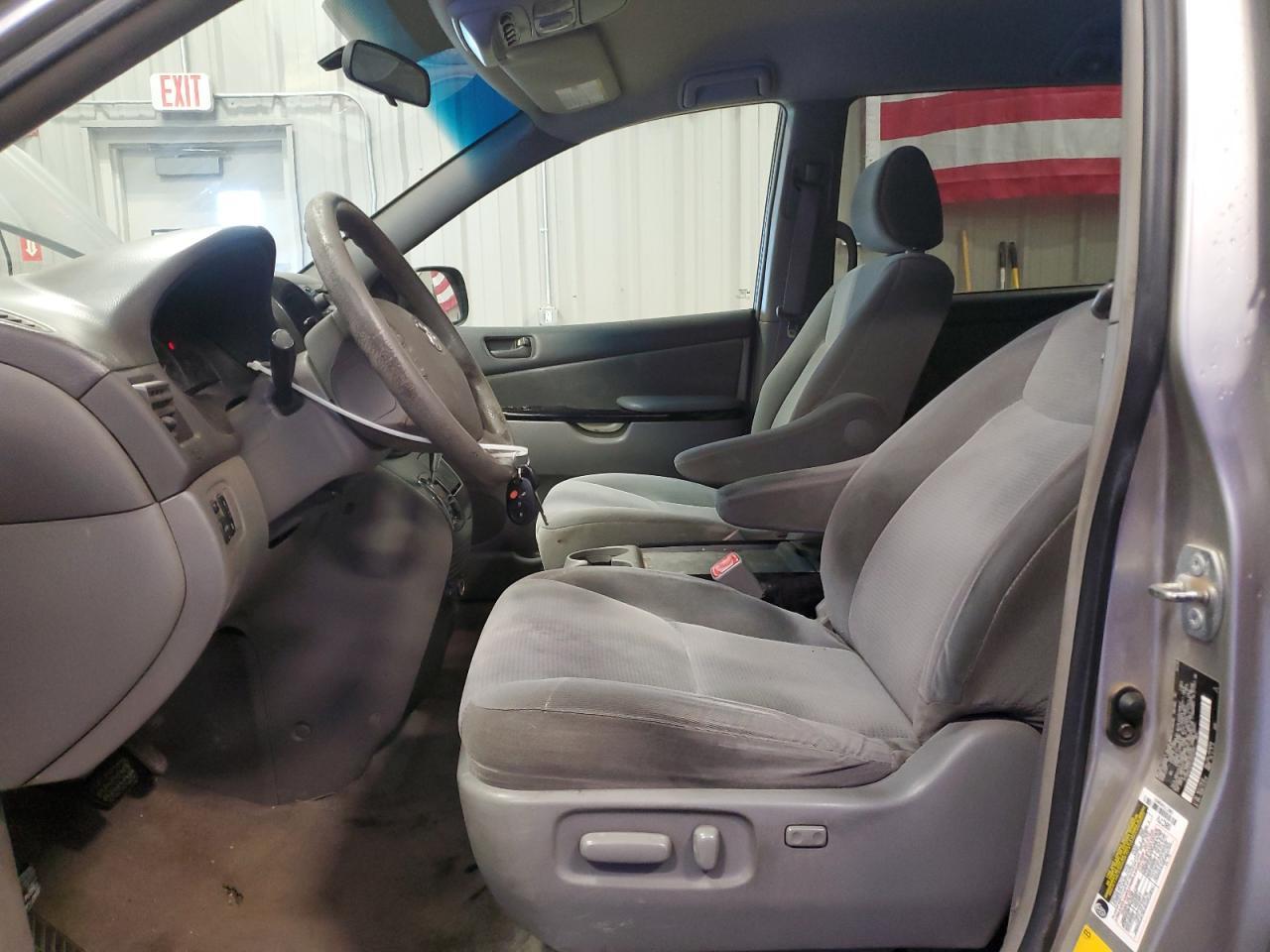 2005 TOYOTA SIENNA