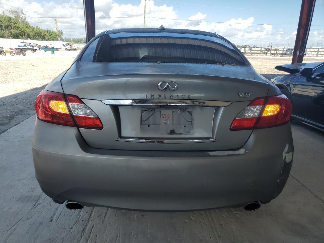 2011 INFINITI M37