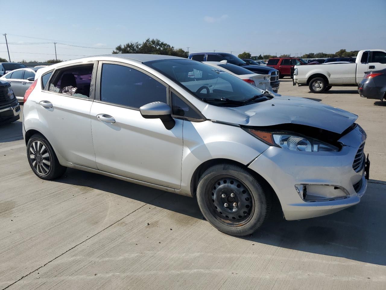 2015 FORD Fiesta